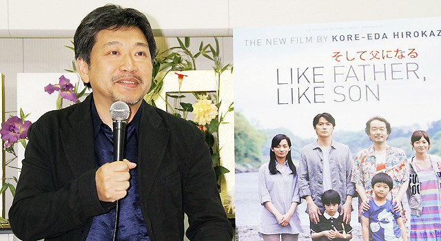 『そして父になる』監督・是枝裕和／帰国会見 in 成田空港