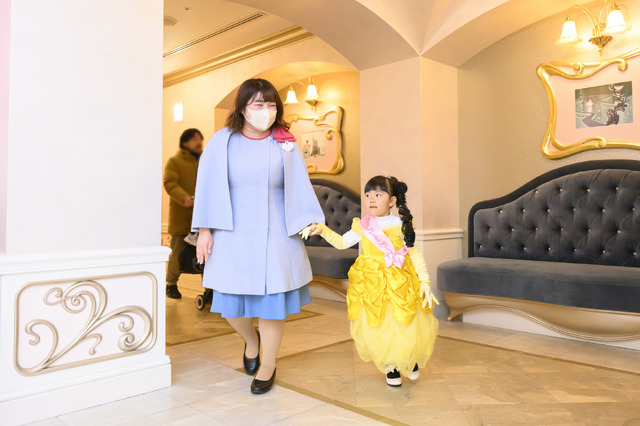 ビューティーサロン「ビビディ・バビディ・ブティック」が4年ぶりに営業再開！戴冠式アナとエルサのドレスが新登場