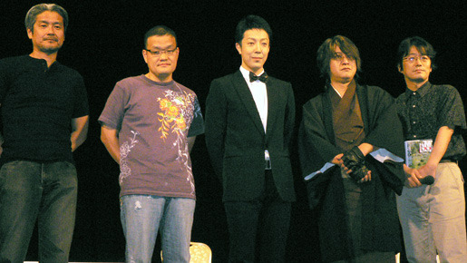 左から作家の平山夢明、中田秀夫監督、尾上菊之助、作家の京極夏彦、「幽」編集長の東雅夫と濃い面々が顔を揃えた