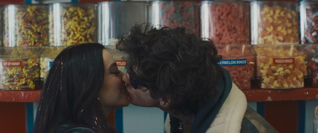 『ANORA アノーラ』©2024 Focus Features LLC. All Rights Reserved.　©Universal Pictures