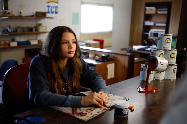 『ロングレッグス』© MMXXIII C2 Motion Picture Group, LLC. All Rights Reserved.