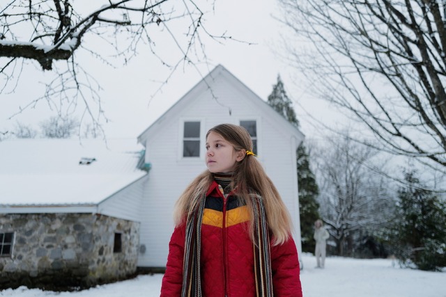 『ロングレッグス』© MMXXIII C2 Motion Picture Group, LLC. All Rights Reserved.