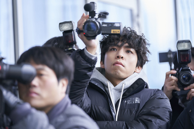 「トリガー ニュースの裏側」　© 2025 Disney and its related entities