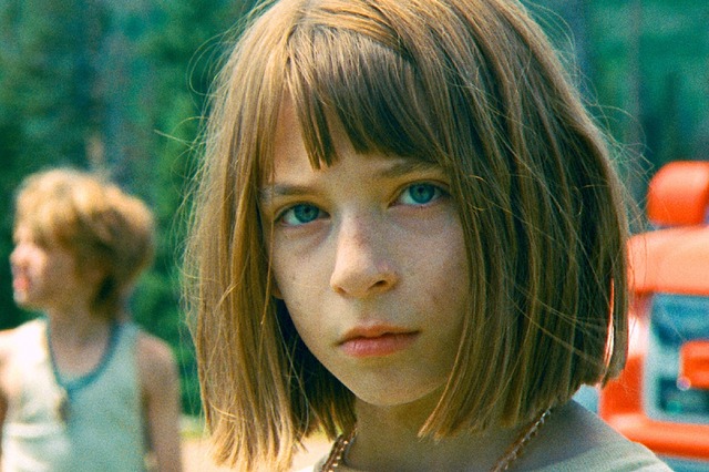 『リトル・ワンダーズ』(C) RILEY CAN YOU HEAR ME? LLC