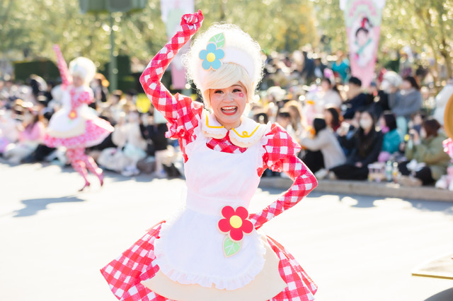 東京ディズニーランド、「イッツ・ア・スウィーツフルタイム！」がかわいすぎ！お菓子がコンセプトの期間限定パレード