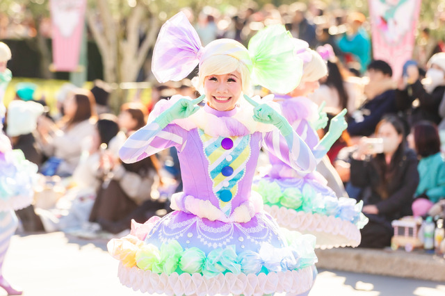 東京ディズニーランド、「イッツ・ア・スウィーツフルタイム！」がかわいすぎ！お菓子がコンセプトの期間限定パレード