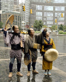 まるで江戸時代からタイムスリップしてきたかのような3人