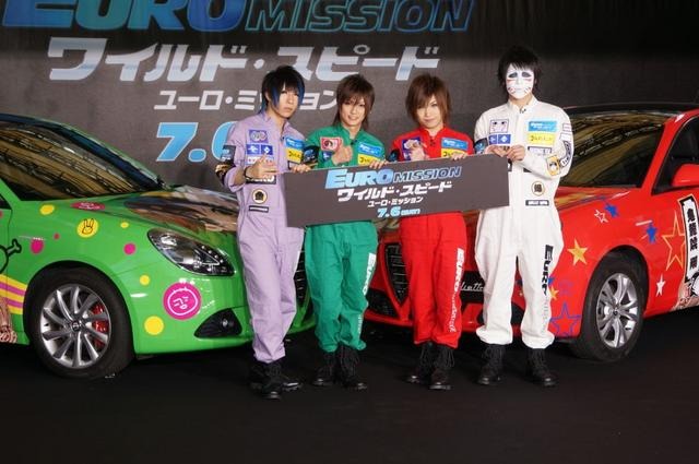 ゴールデンボンバーと映画『ワイルド・スピード EURO MISSION』のコラボレーションによる“痛車”が披露された