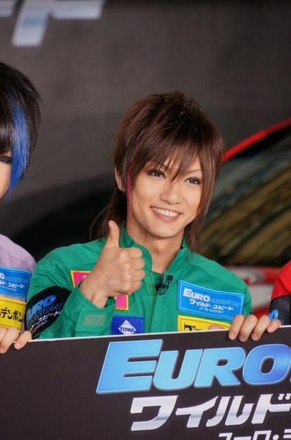 ゴールデンボンバーと映画『ワイルド・スピード EURO MISSION』のコラボレーションによる“痛車”が披露された