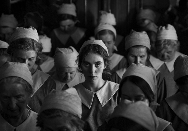 『ガール・ウィズ・ニードル』© NORDISK FILM PRODUCTION / LAVA FILMS / NORDISK FILM PRODUCTION SVERIGE 2024