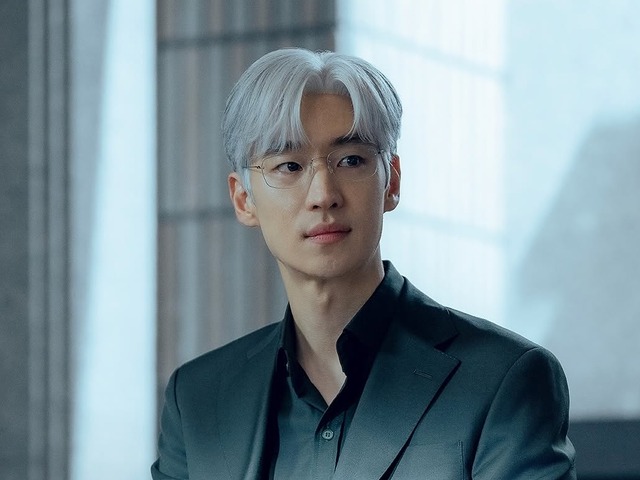 イ・ジェフン主演『交渉の技術』ポスター公開！ユン・ジュノの冷笑が意味するものは？