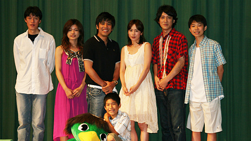 『河童のクゥと夏休み』初日舞台挨拶に登壇した（左から）原恵一監督、大山百合香、ゴリ、西田尚美、田中直樹、横川貴大、冨澤風斗