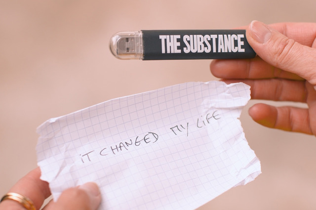 いまがキャリアの最高、“進化”したデミ・ムーアは必見『サブスタンス』シーン写真