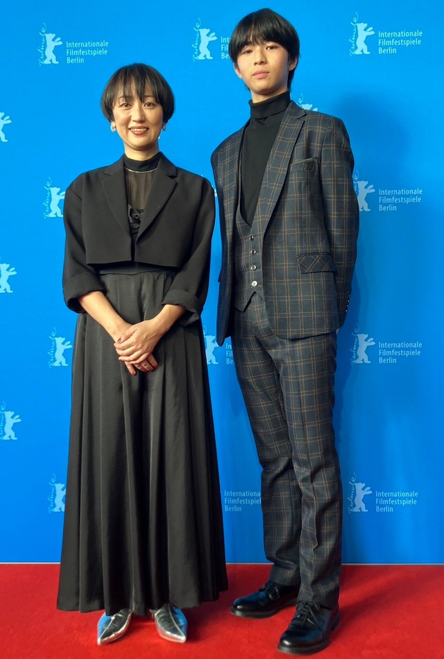 ワールドプレミア上映（フォトコール）©2025映画「海辺へ行く道」製作委員会