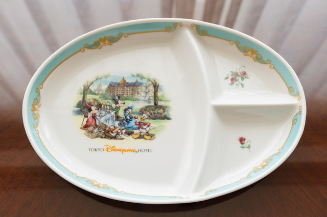 ミッキー＆ミニーたちのかわいいデザインに注目！東京ディズニーランドホテル宿泊者限定「オリジナルプレートセット」