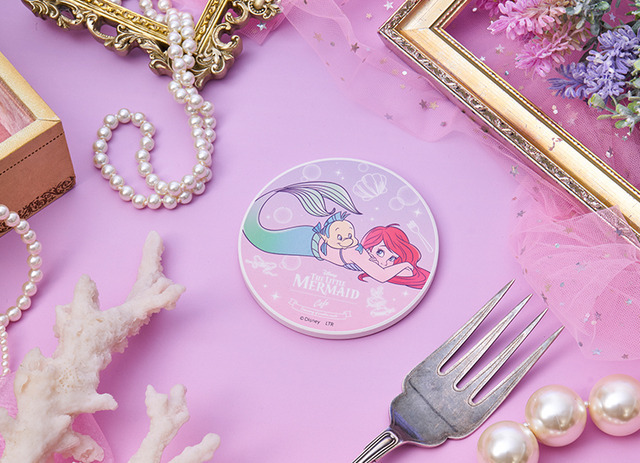 『リトル・マーメイド』OH MY CAFE 「白雲石コースター」（C）Disney