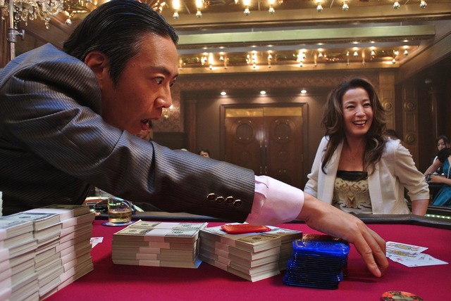 『映画 謎解きはディナーのあとで』(C)2013　東川篤哉・小学館／『謎解きはディナーのあとで』製作委員会