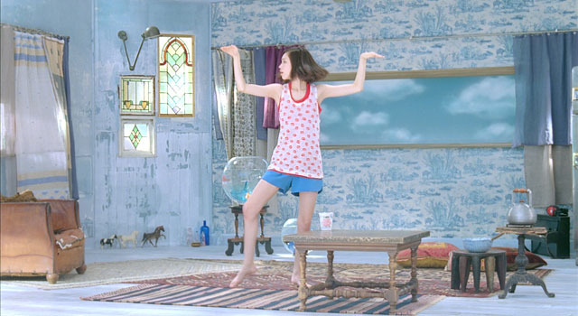 日清食品 ICEカップヌードル　新TVCM「氷入れすぎた」篇に出演した水原希子