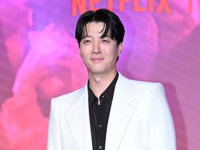 「娘のために…」バツイチの『七日の王妃』俳優イ・ドンゴン、新居への引っ越しに続き、カフェのオーナーに！