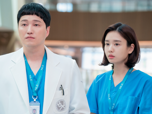 ファンを驚かせた“社内カップル結婚”の裏側、“サプライズ結婚”がたった4分で終わった理由