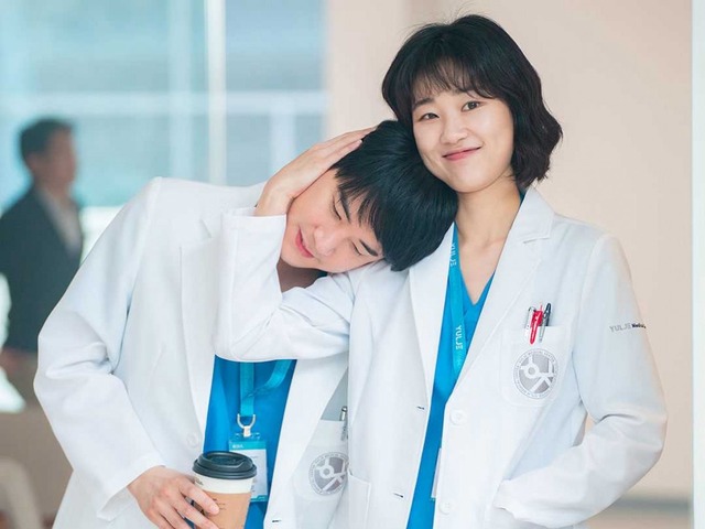 また夫婦誕生!? “逆プロポーズ”で話題だったあのカップルが『いつかは賢いレジデント生活』に特別出演！