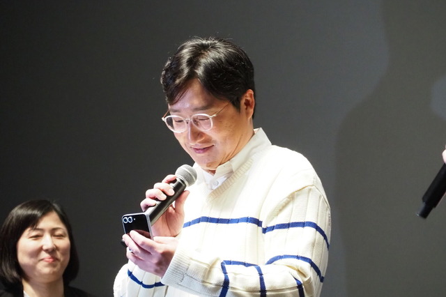 「魔物」記者会見