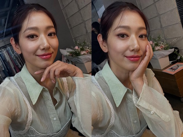 “1児のママ” パク・シネ、最新自撮りで“隙のない”美貌を披露！「やっぱり可愛い」【PHOTO】