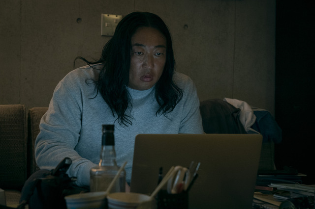 『撮影/鏑木真一』（KABURAGI）