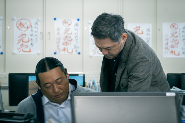 『撮影/鏑木真一』（KABURAGI）