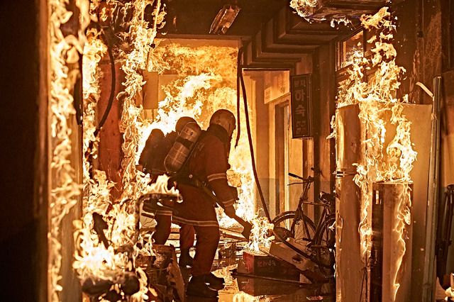 『消防士　2001年、闘いの真実』© 2024 BY4M STUDIO & ASK ROAD PICTURES & ASCENDIO All Rights Reserved.