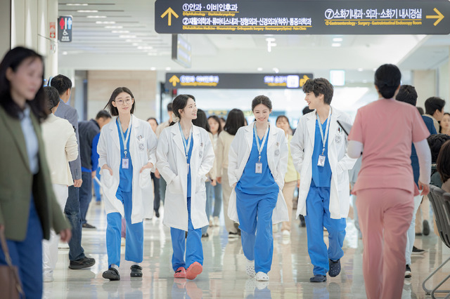 Netflixシリーズ「いつかは賢いレジデント生活」配信中