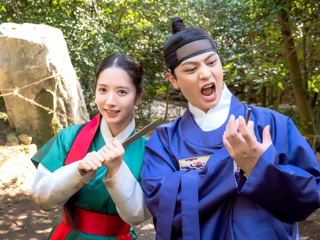 『鬼宮』主演カップルの仲睦まじいオフショット。さすが“リアル親友”ならではの雰囲気！【PHOTO】