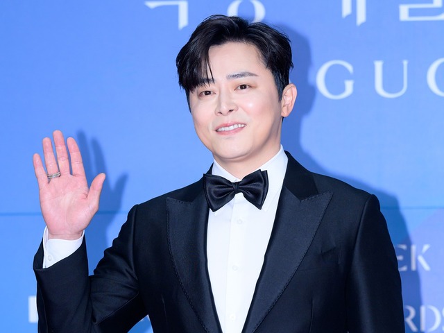 1人2役の大挑戦が実を結ぶ、チョ・ジョンソクが映画『パイロット』で掴んだ百想の栄光