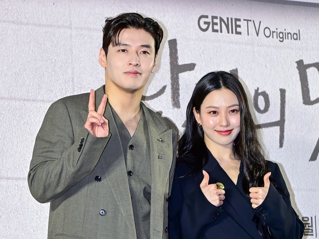 「デート気分で現場入り」Netflix新作『隠し味にはロマンス』カン・ハヌルとコ・ミンシの“甘すぎる”距離感