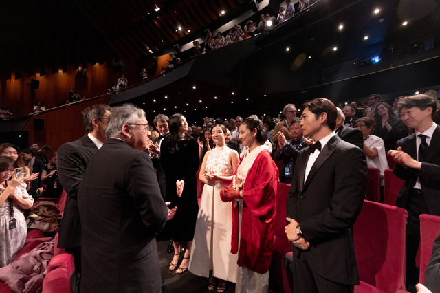 公式上映『遠い山なみの光』© Kazuko Wakayama