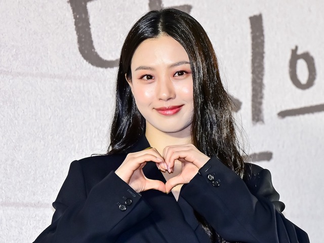 「ラブコメの女神」に暗雲…女優コ・ミンシ、中学時代の“いじめ疑惑”浮上で『隠し味にはロマンス』に危機