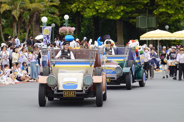 ドナルドのバースデーをパレードルートで一緒にお祝い！ 「ドナルドのバースデーグリーティング」お披露目