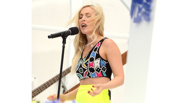 出産間近のキャサリン妃が新造船ロイヤル・プリンセスの命名式に登場！ UKシンガーらも歌を披露