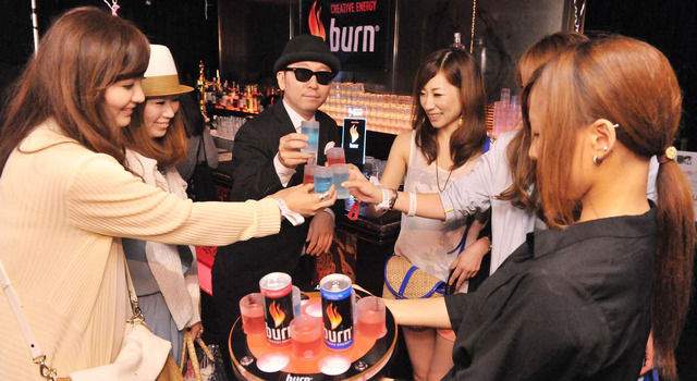 【VMAJ 2013】シェネル、レッドカーペットで熱く燃えるように歌い上げる！