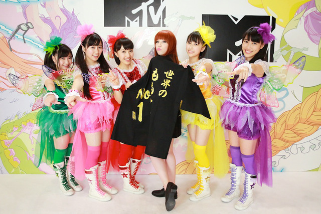 カーリー・レイ・ゼプセン×「ももいろくろーばーZ」／MTV VMAJ 2013