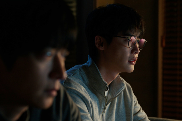 『プロット 殺人設計者』© 2024 NEXT ENTERTAINMENT WORLD & ZIP CINEMA. All Rights Reserved.