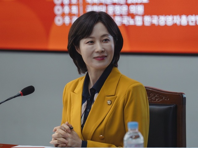 大物政治家役で物語を揺るがす、最終回目前の『労務士のノ・ムジン』にムン・ソリが特別出演