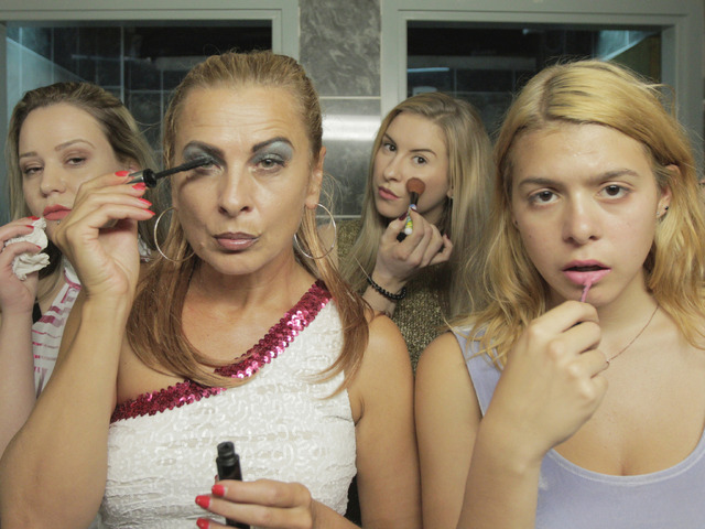 『テイク・ミー・サムウェア・ナイス』© 2019(PUPKIN)