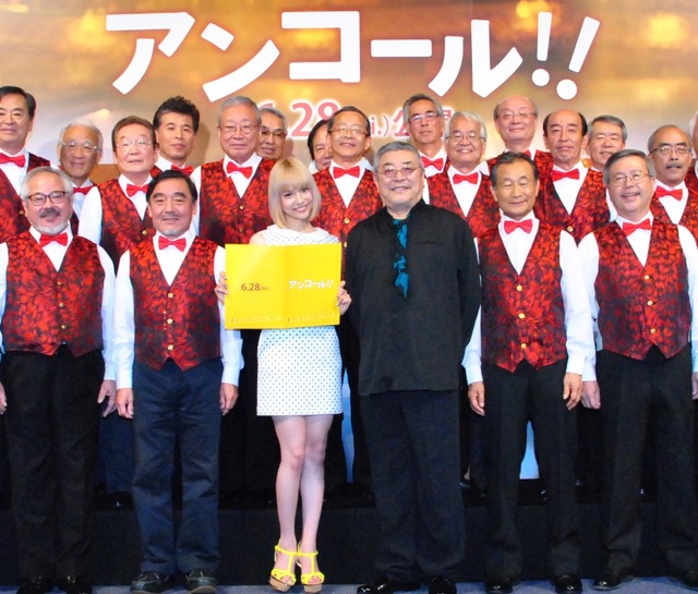 『アンコール!!』公開直前イベントに参加した水沢アリーさん＆中尾彬さん