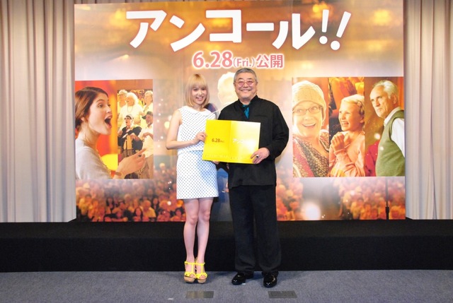 『アンコール!!』公開直前イベントに参加した水沢アリーさん＆中尾彬さん