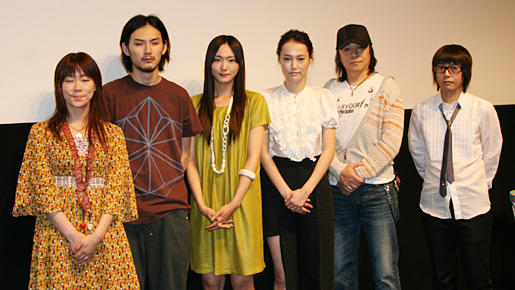 『恋するマドリ』初日舞台挨拶にて（左から）大九監督、松田龍平、新垣結衣、菊地凛子、世良公則、スネオヘアー