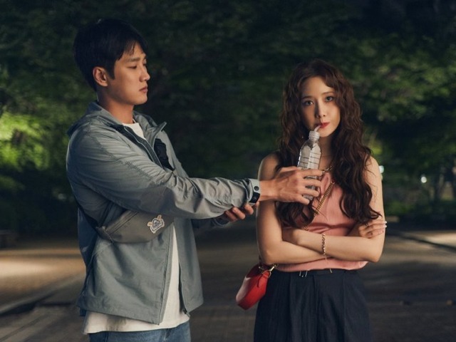 アン・ボヒョン、『悪魔が引っ越してきた』では“大型犬系男子”の魅力全開…ユナとの体格差にも注目