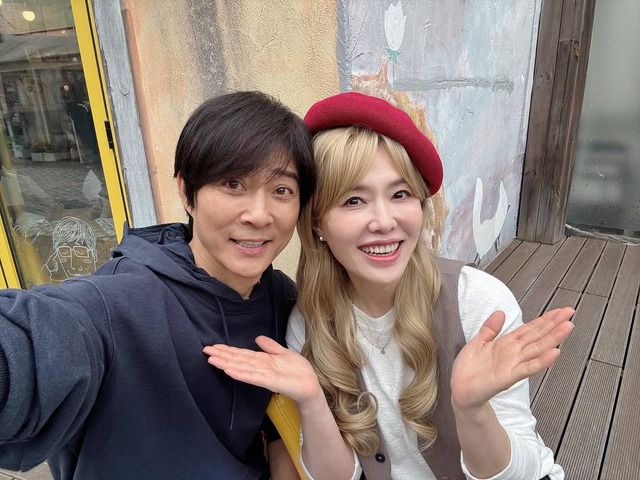 “韓国時代劇のカリスマ” 俳優チェ・スジョンが惚れ直す…おしどり夫婦の最新ツーショット【PHOTO】