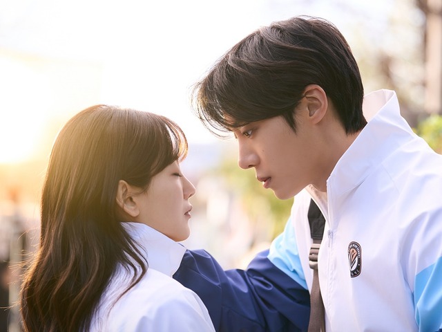 『巫女と彦星』でチョ・イヒョンとチュ・ヨンウが見せる、キス直前のシーン公開