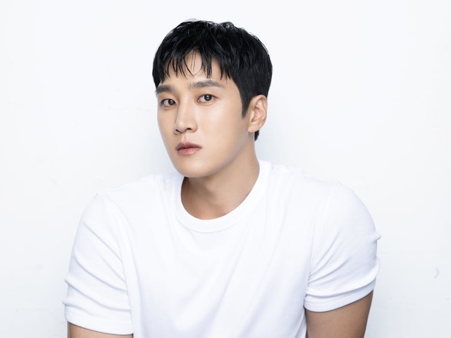 アン・ボヒョン、“大人の男”の色気あふれる最新プロフィール公開！新事務所で新章スタート